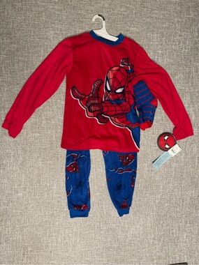 Marvel Spider-Man 3 Piece Fleece Pajama Set with Grip Socks Boys Medium 8/10 NWT